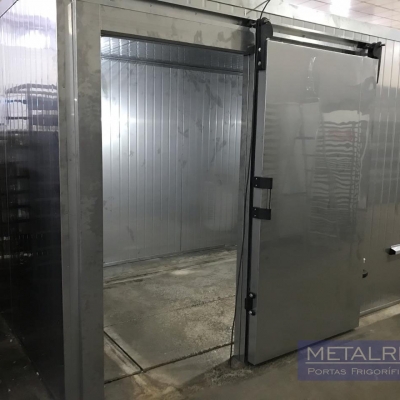 Porta de Correr Frigorifica em Inox para Câmara Fria de Congelados