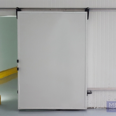 Entenda a importância de uma boa porta de câmara fria