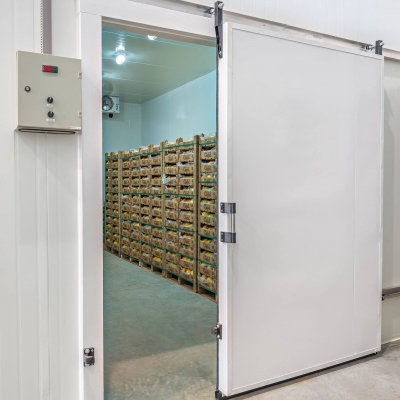 Como instalar porta de câmara fria de correr?